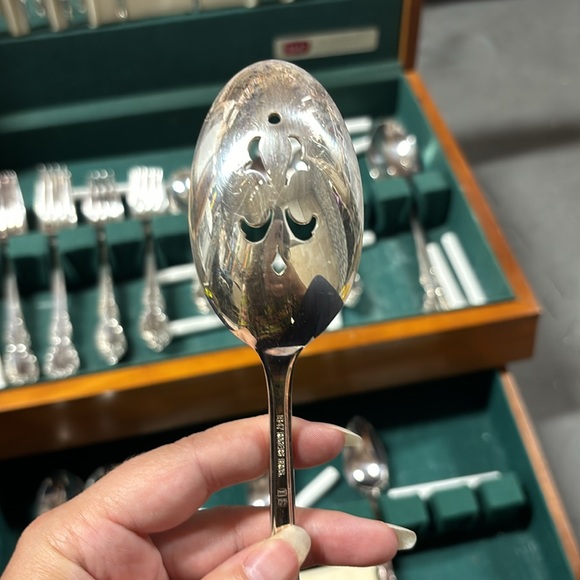 1847 Rogers Bros. Reflection 60pc silver plate flatware set - Picture 9 of 17